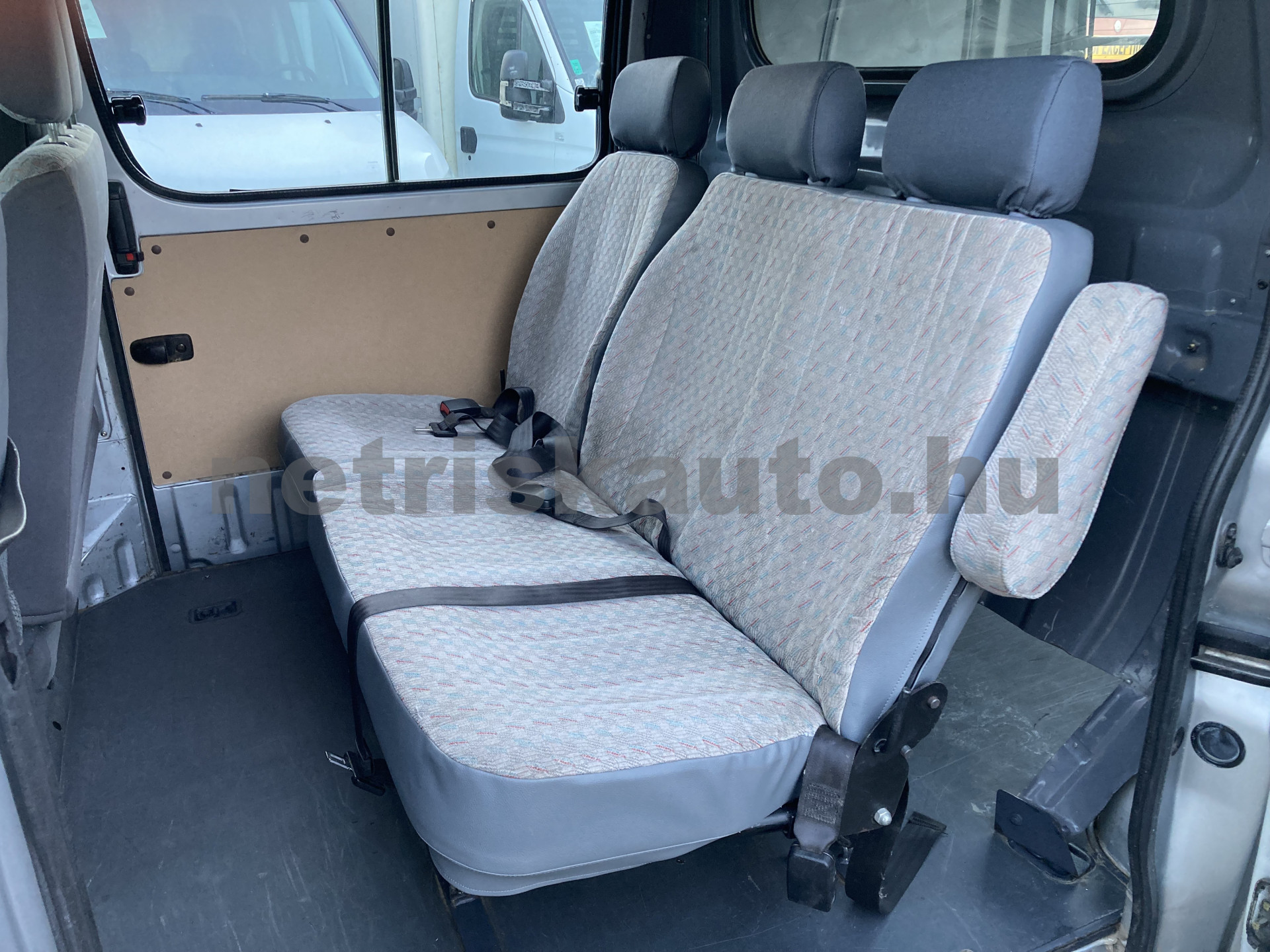 TOYOTA Hi-Ace 2.4 TD 4x4 Panel Van tehergépkocsi 3,5t össztömegig - 2446cm3 Diesel 121333 8/10