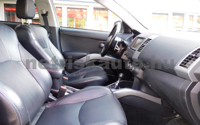 MITSUBISHI Outlander 2.2 D Instyle Navi TC-SST személygépkocsi - 2179cm3 Diesel 121172 9/12