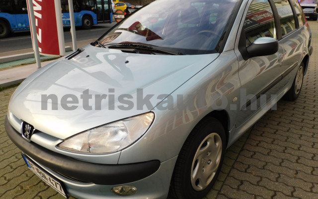 PEUGEOT 206 1.4 Presence személygépkocsi - 1360cm3 Benzin 120454 3/12