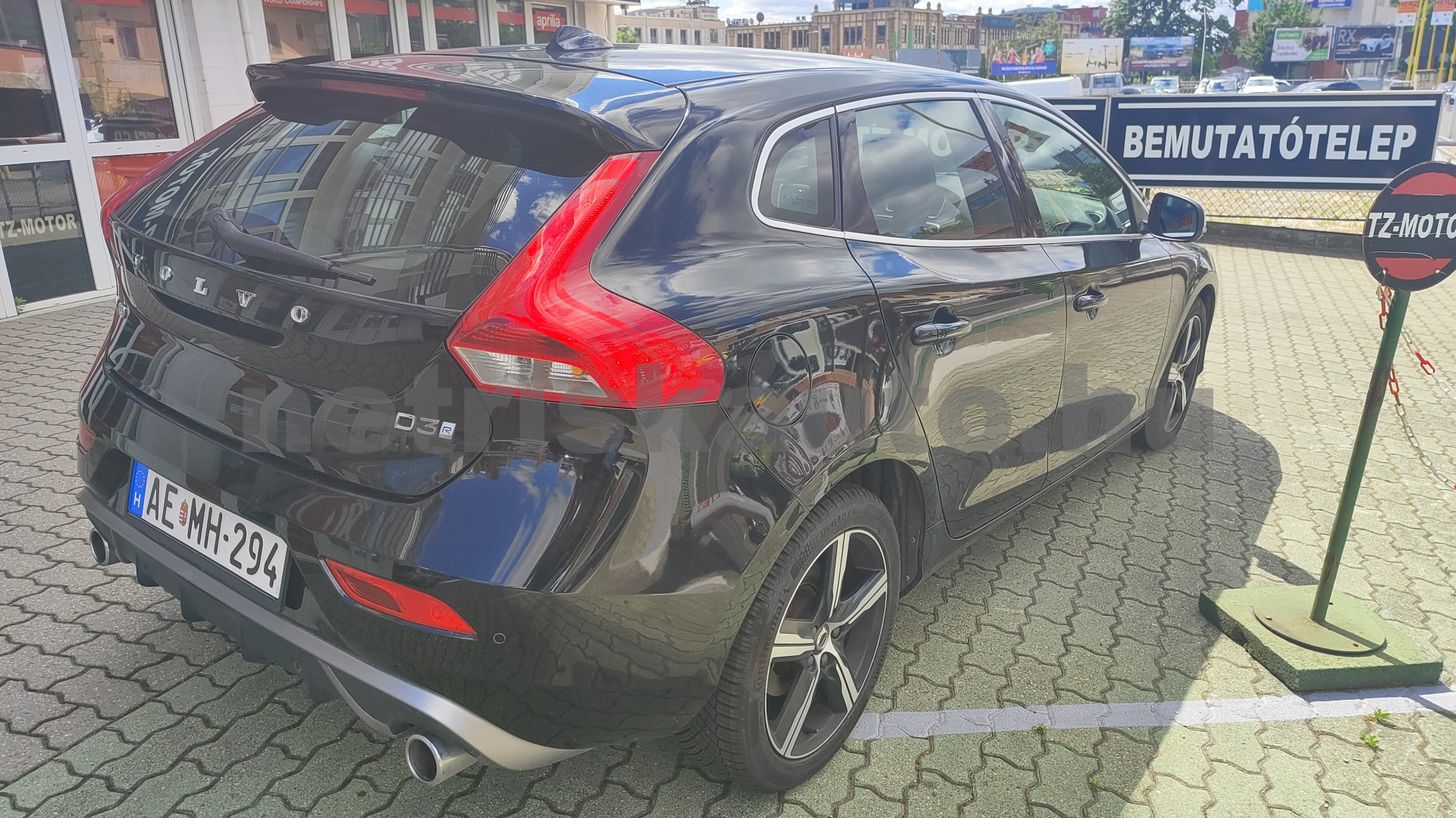 VOLVO V40 2.0 D [D3] R-Design Geartronic személygépkocsi - 1969cm3 Diesel 121501 12/12