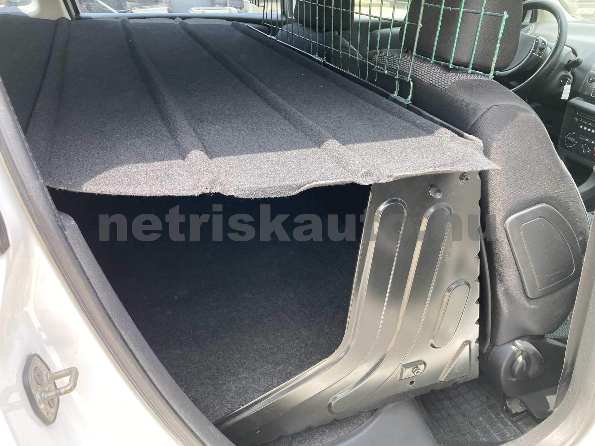 CITROEN C4 1.6 HDi Profi tehergépkocsi 3,5t össztömegig - 1560cm3 Diesel 121192 9/10