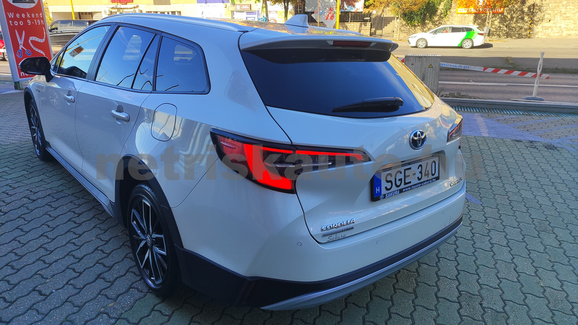 TOYOTA Corolla 1.8 Hybrid Trek e-CVT személygépkocsi - 1798cm3 Hybrid 121589 2/12