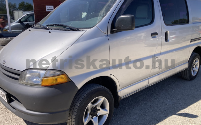 TOYOTA Hi-Ace 2.4 TD 4x4 Panel Van tehergépkocsi 3,5t össztömegig - 2446cm3 Diesel 121550 2/10
