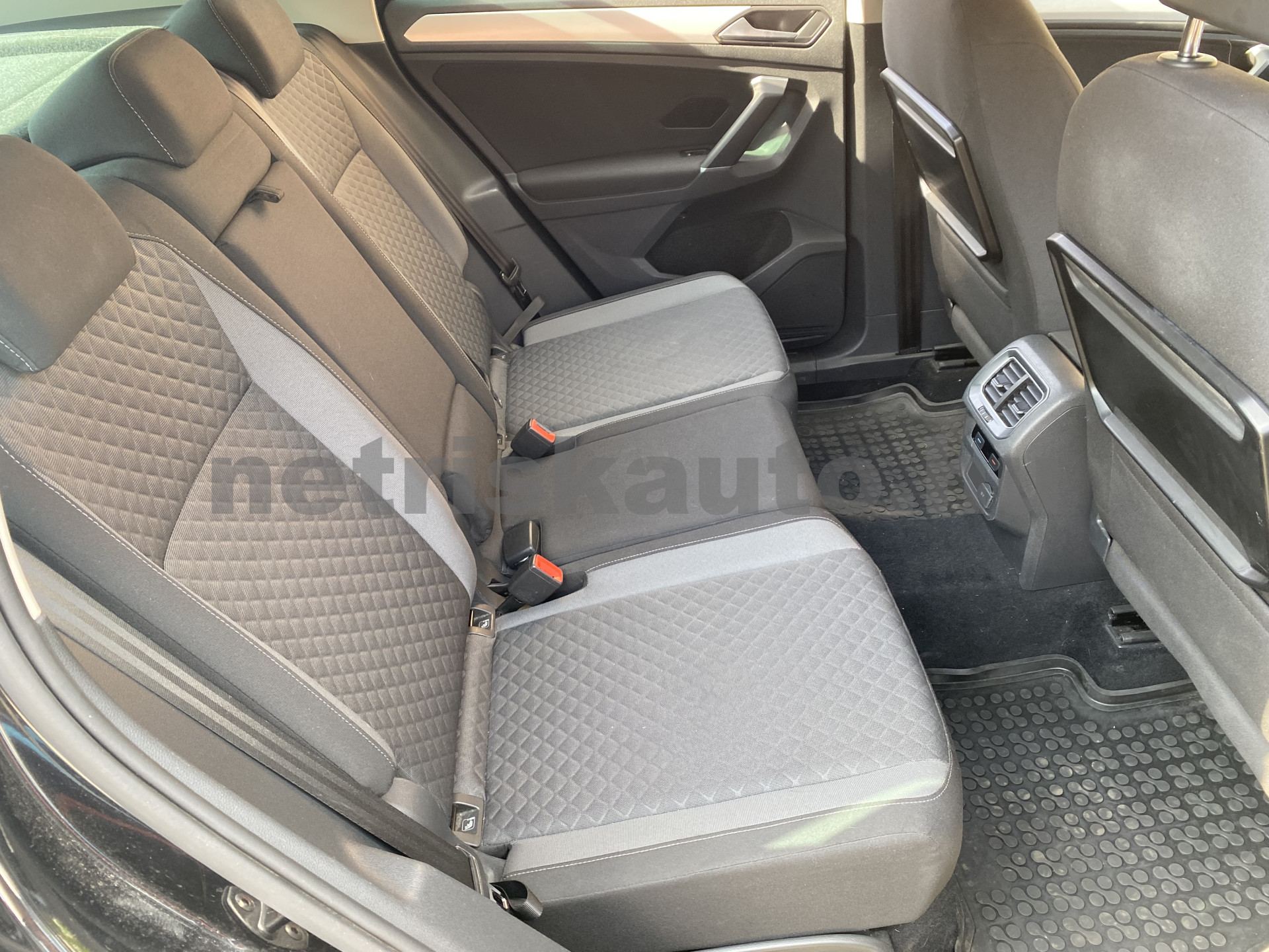 VW Tiguan 2.0 TDI BMT SCR Comfortline személygépkocsi - 1968cm3 Diesel 121183 10/12