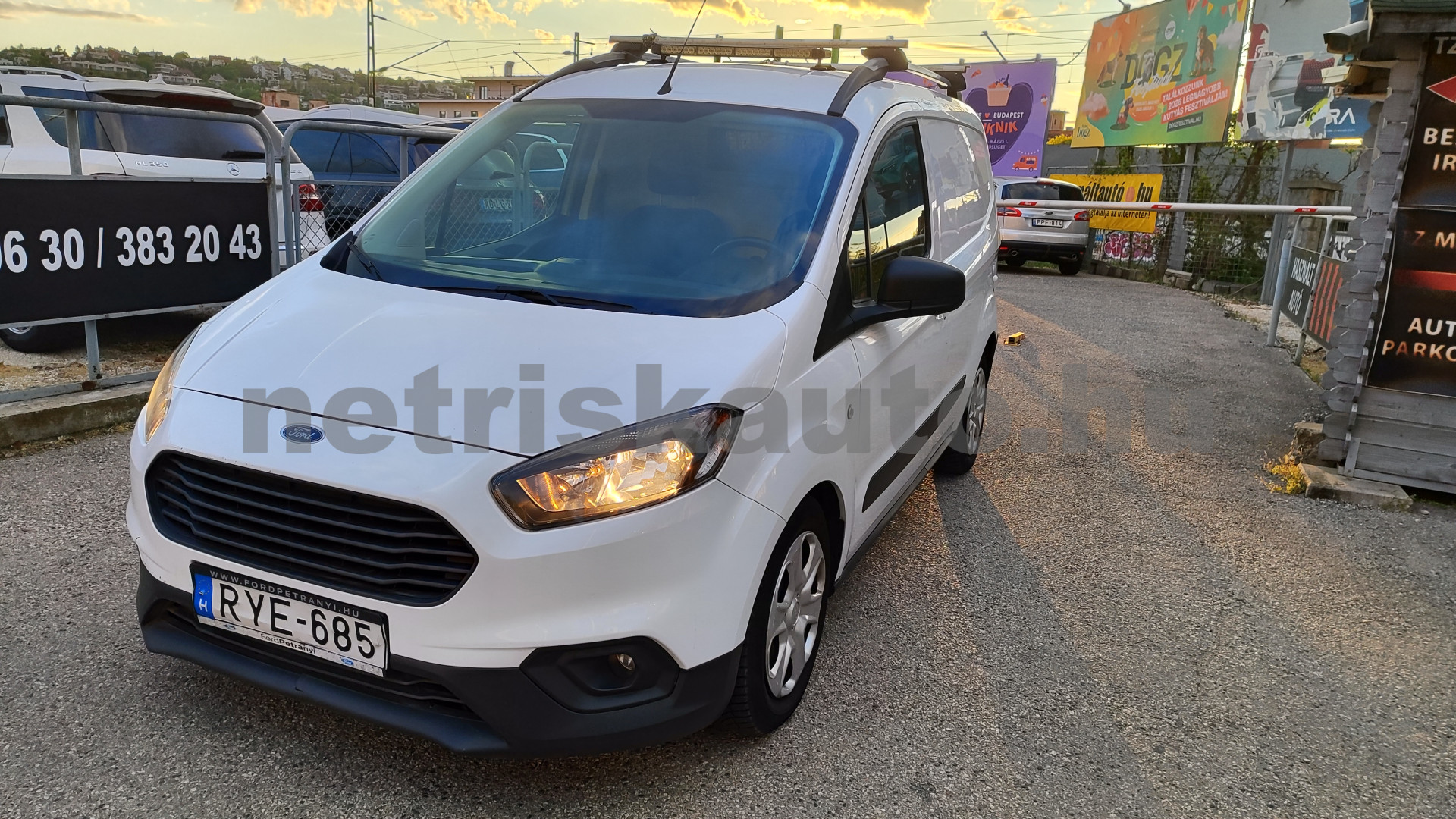 FORD Courier 1.5 TDCi Transit Trend S&S tehergépkocsi 3,5t össztömegig - 1498cm3 Diesel 121448 11/12