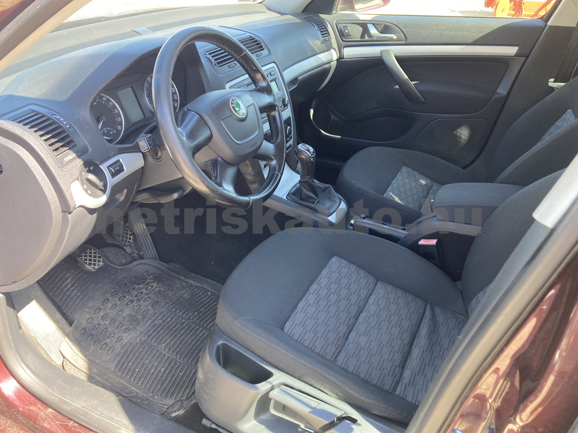 SKODA Octavia 1.6 CR TDI Ambiente DPF személygépkocsi - 1598cm3 Diesel 121231 6/11