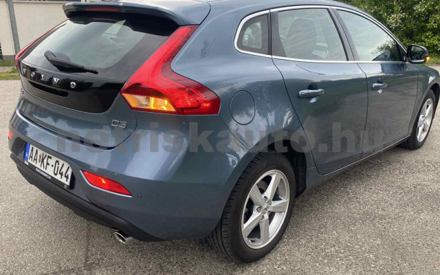 VOLVO V40 2.0 D [D3] Momentum személygépkocsi - 1984cm3 Diesel 120168 8/45