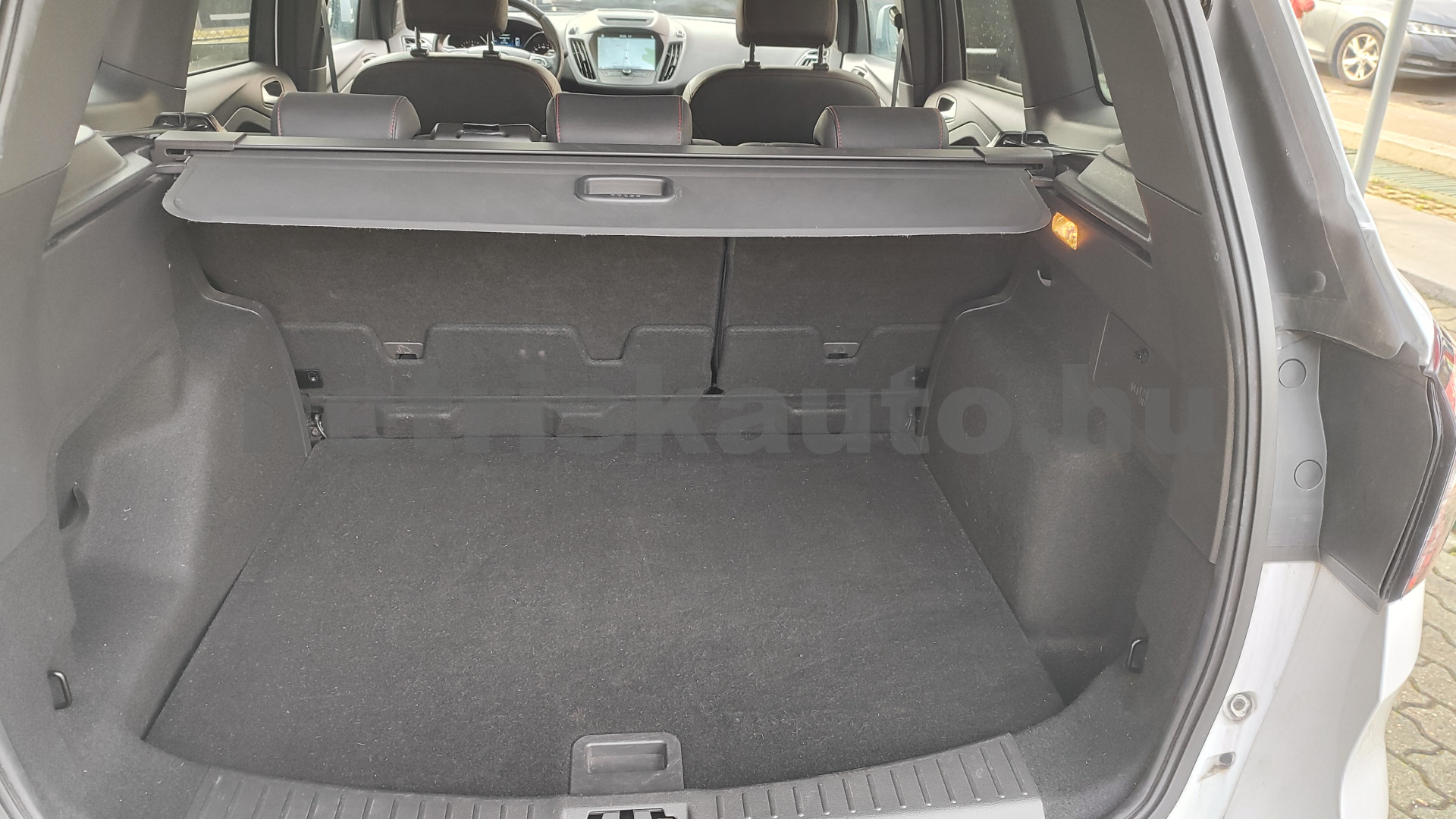 FORD Kuga 2.0 TDCi ST-Line AWD személygépkocsi - 1997cm3 Diesel 121421 11/12