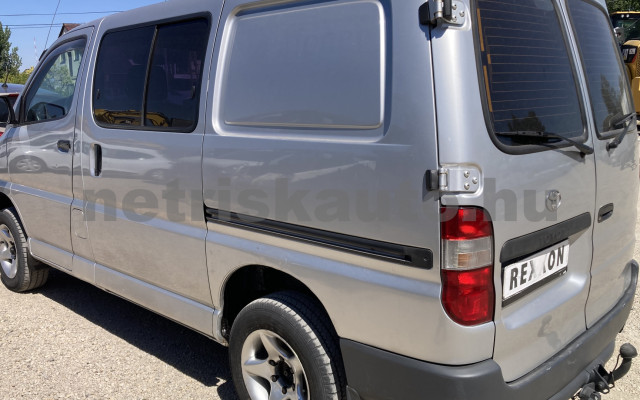 TOYOTA Hi-Ace 2.4 TD 4x4 Panel Van tehergépkocsi 3,5t össztömegig - 2446cm3 Diesel 121550 3/10
