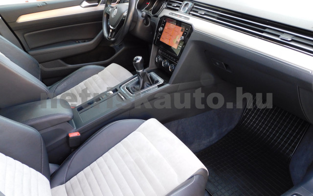 VW Passat 2.0 TDI BMT SCR Highline személygépkocsi - 1968cm3 Diesel 121182 9/12