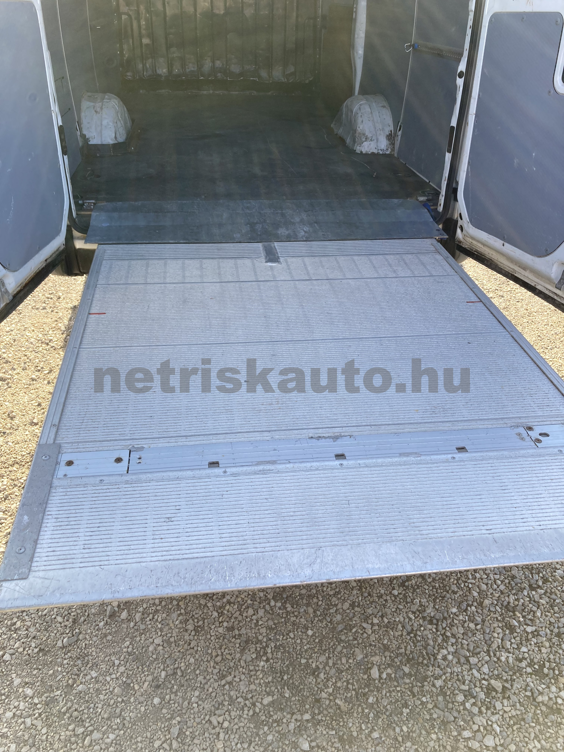 IVECO 35 35 S 13 V 3300 H2 tehergépkocsi 3,5t össztömegig - 2287cm3 Diesel 120445 6/10