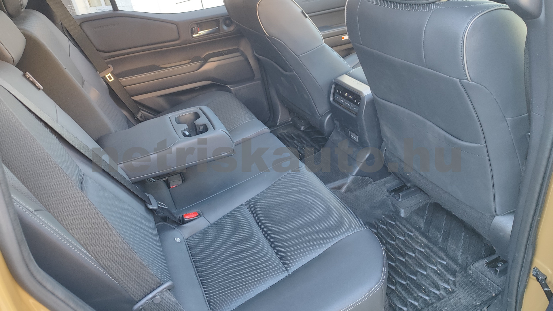 TOYOTA Land Cruiser 2.8 D-4D First Edition Aut. [7sz] személygépkocsi - 2754cm3 Diesel 121601 10/12