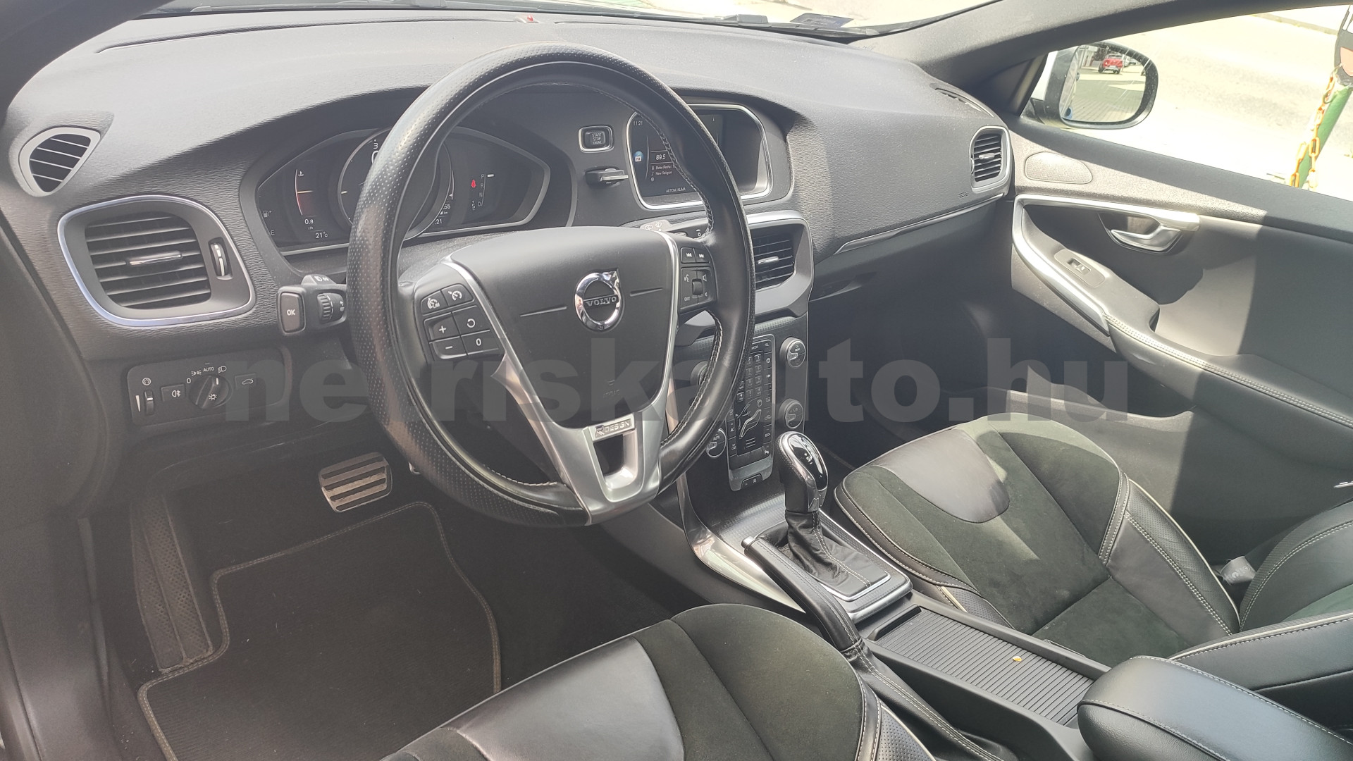 VOLVO V40 2.0 D [D3] R-Design Geartronic személygépkocsi - 1969cm3 Diesel 121501 6/12
