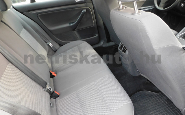 VW Jetta 1.9 PD TDI Trendline személygépkocsi - 1896cm3 Diesel 120458 10/12