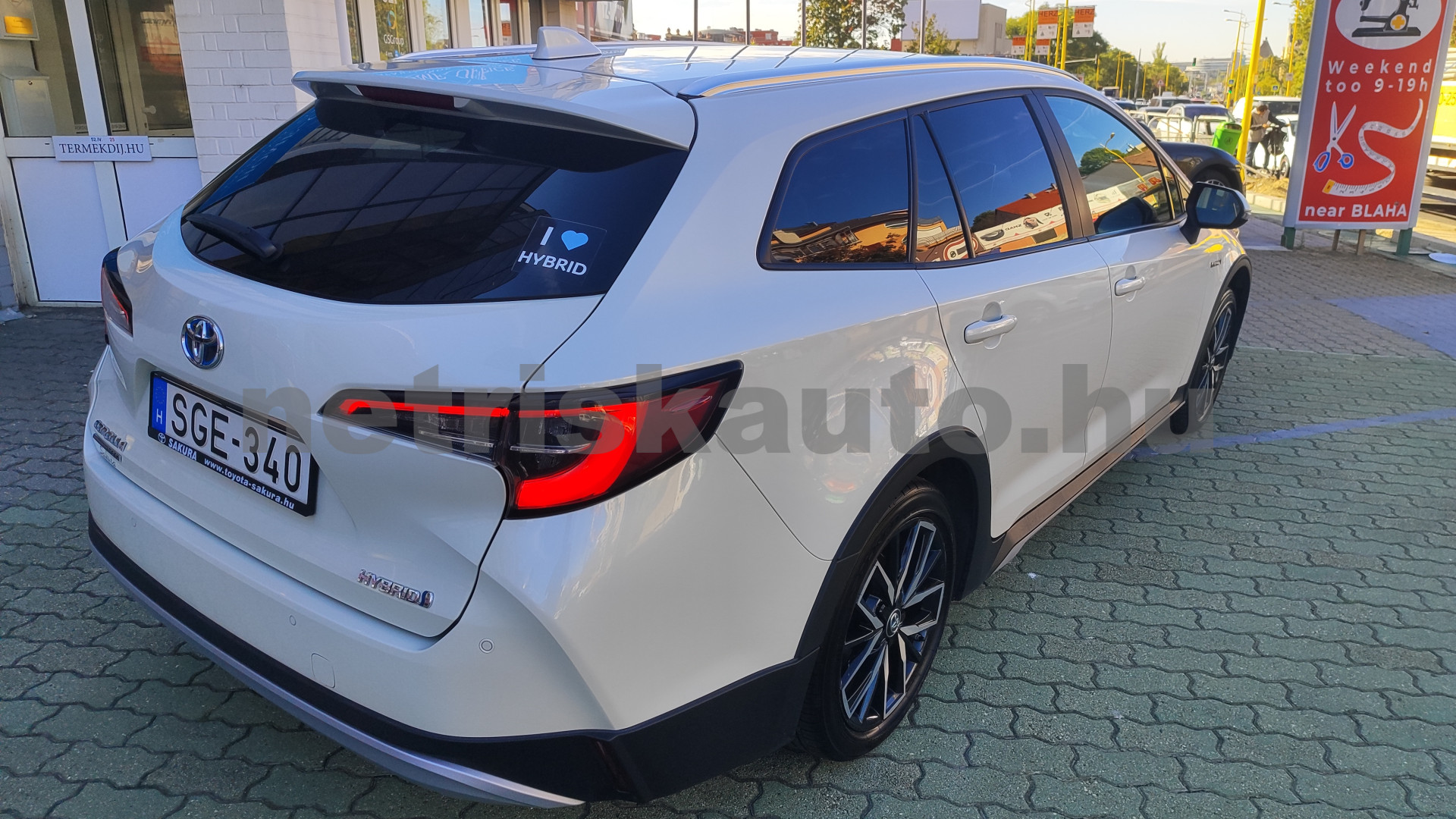 TOYOTA Corolla 1.8 Hybrid Trek e-CVT személygépkocsi - 1798cm3 Hybrid 121589 12/12
