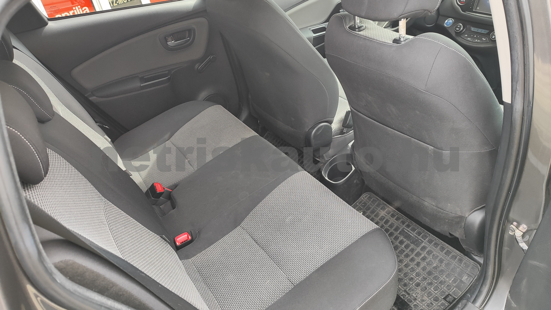 TOYOTA Yaris 1.5 HSD Active Aut. személygépkocsi - 1497cm3 Hybrid 121440 10/12