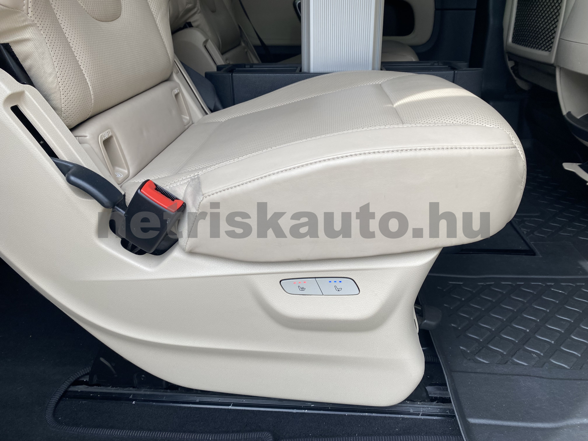 MERCEDES-BENZ V-osztály V 220 d K 4Matic Aut. tehergépkocsi 3,5t össztömegig - 2143cm3 Diesel 121433 11/12