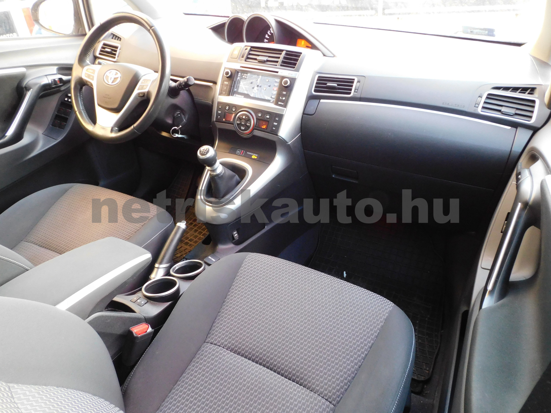 TOYOTA Corolla Verso/Verso 2.2 D-CAT Lounge személygépkocsi - 2231cm3 Diesel 121050 7/12