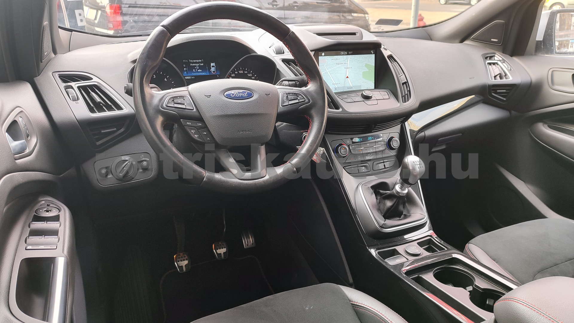 FORD Kuga 2.0 TDCi ST-Line AWD személygépkocsi - 1997cm3 Diesel 121421 6/12