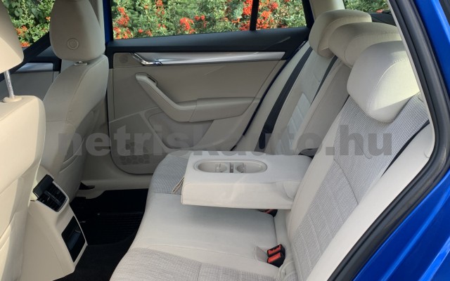 SKODA Octavia 2.0 CR TDI Elegance DSG személygépkocsi - 1968cm3 Diesel 119881 4/10