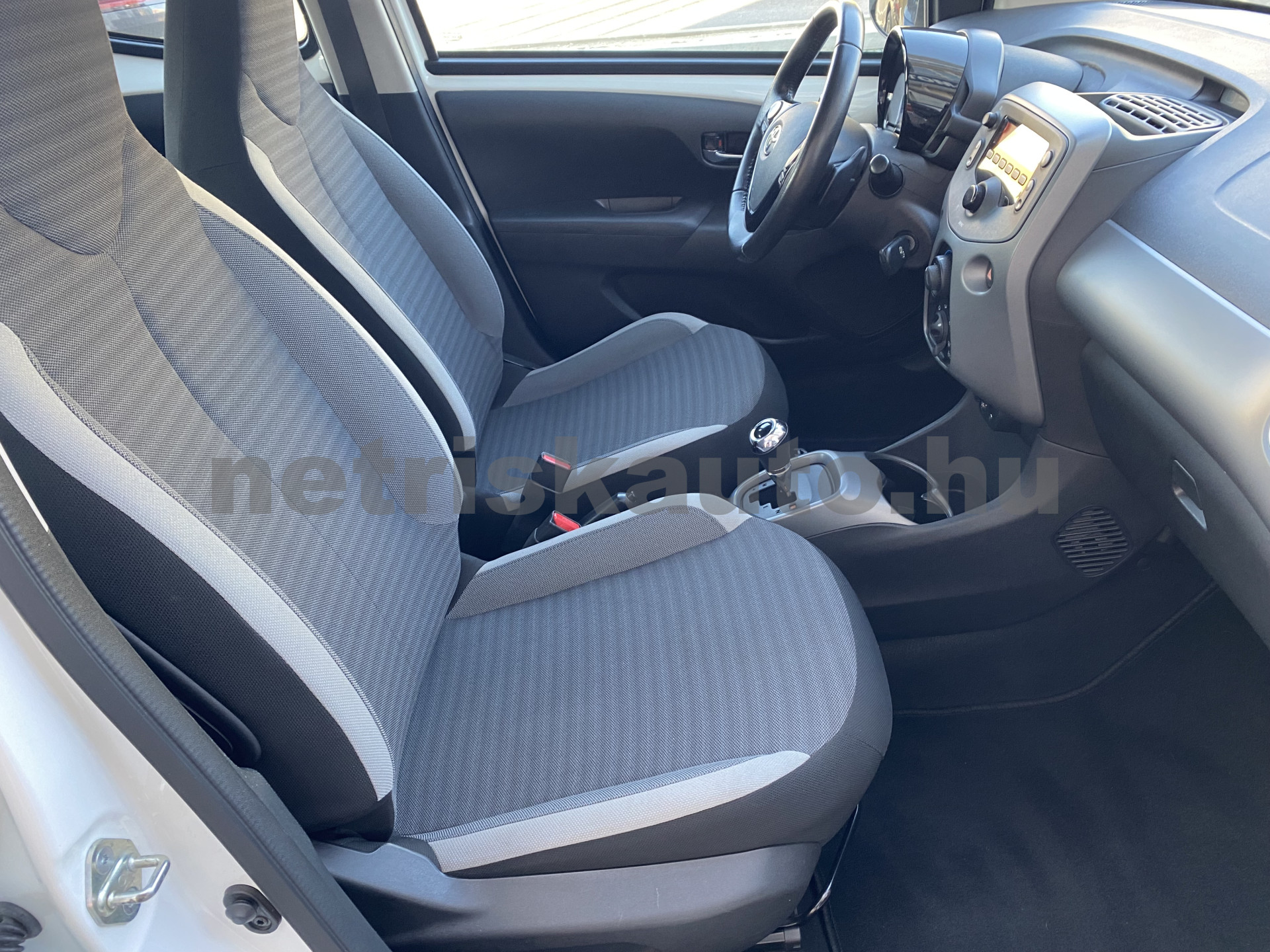 TOYOTA Aygo 1.0 x-play x-shift személygépkocsi - 998cm3 Benzin 121626 8/12