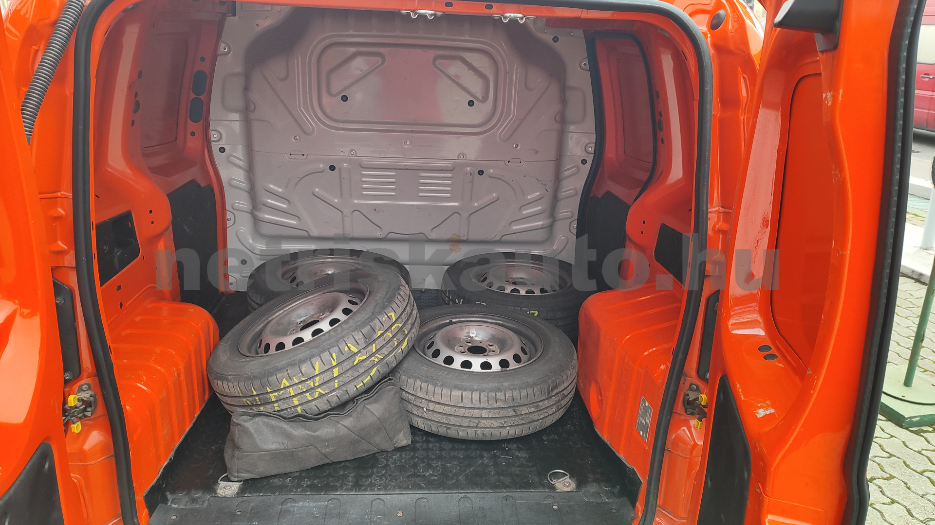 FIAT Fiorino 1.3 Mjet E5 tehergépkocsi 3,5t össztömegig - 1248cm3 Diesel 121351 10/12