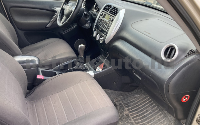 TOYOTA Rav4 2.0 D 4x4 személygépkocsi - 1995cm3 Diesel 121091 7/10