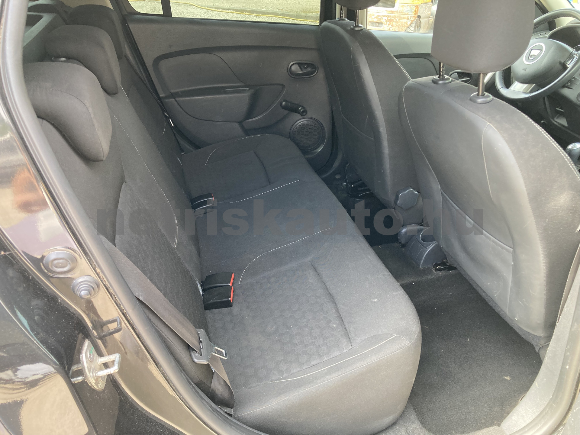 DACIA Logan 1.5 dCi Arctic személygépkocsi - 1461cm3 Diesel 121533 8/10