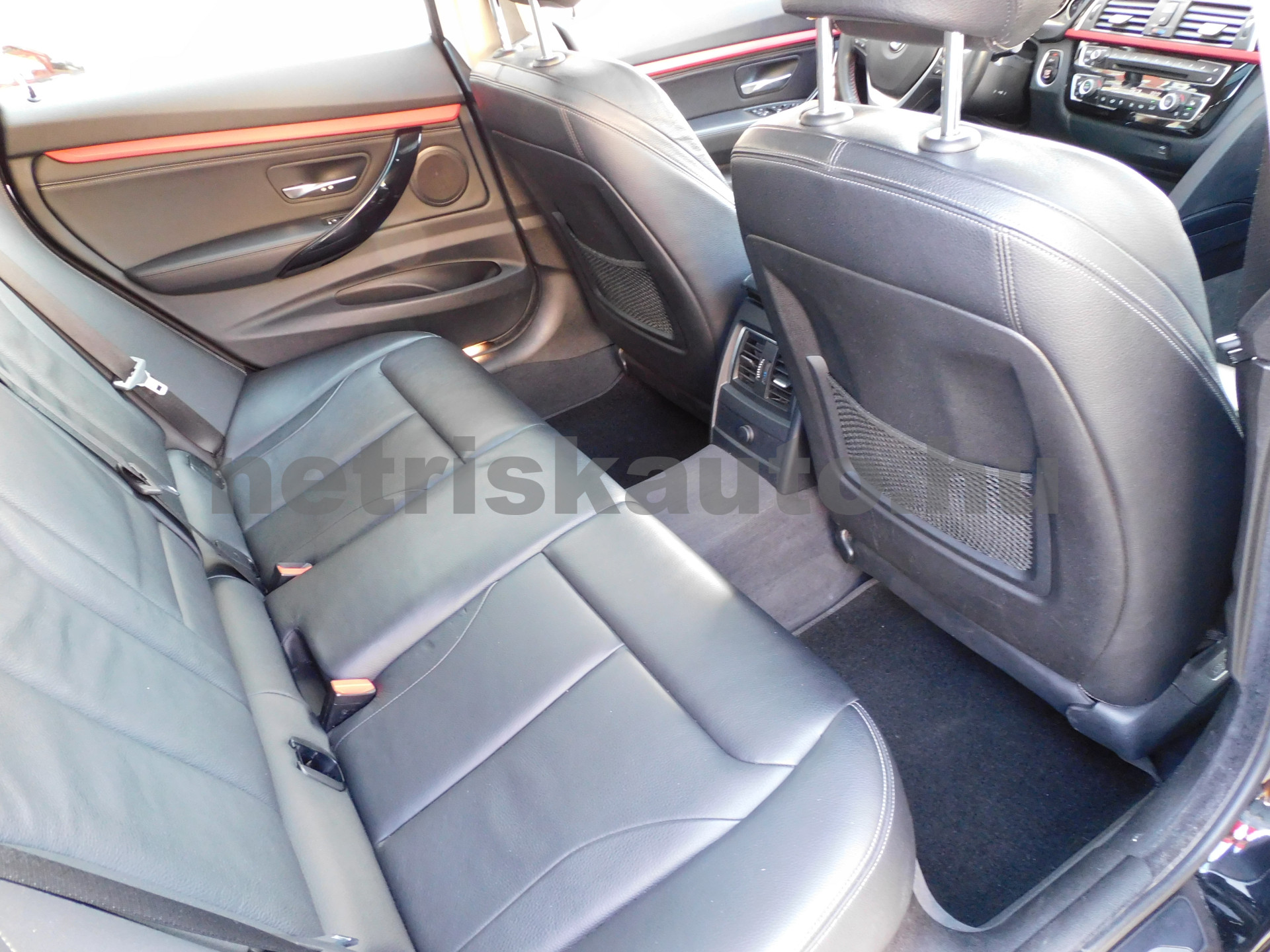 BMW 3-as sorozat 330d xDrive Sport Aut. személygépkocsi - 2993cm3 Diesel 121262 10/12