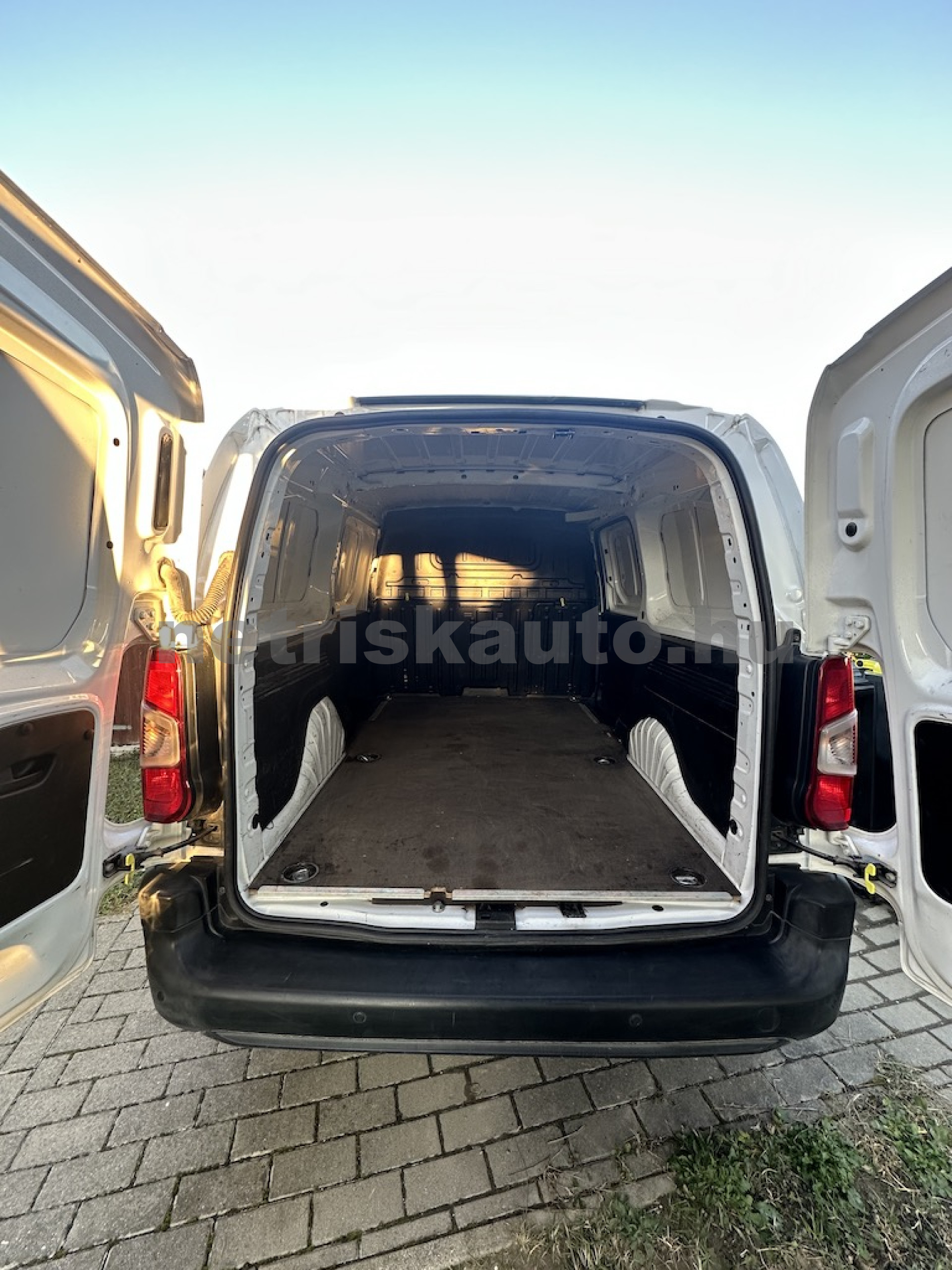 OPEL Combo 1.5 DT L2H1 2.4t Enjoy S&S 3sz tehergépkocsi 3,5t össztömegig - 1499cm3 Diesel 121315 6/7