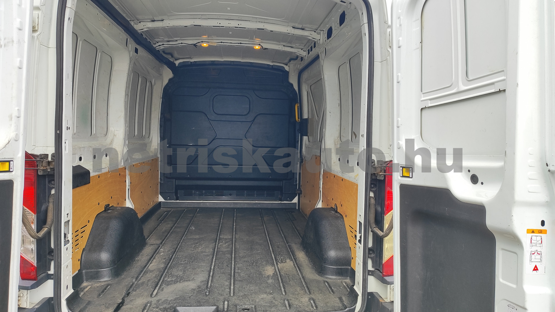 FORD Transit 2.0 TDCi 350 MWB Trend tehergépkocsi 3,5t össztömegig - 1998cm3 Diesel 121507 10/12