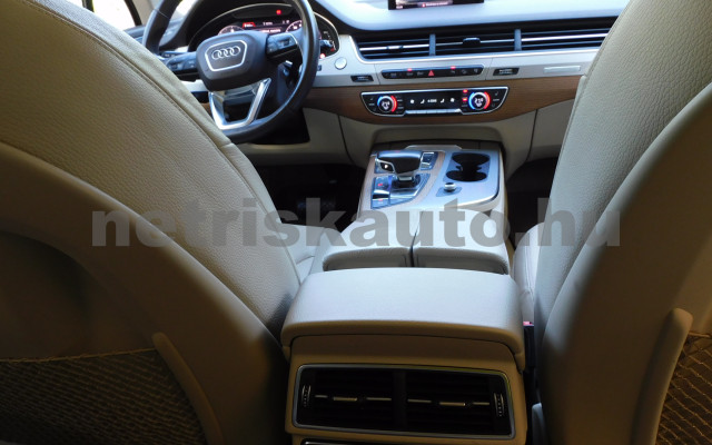 AUDI Q7 3.0 V6 TDI quattro tiptronic személygépkocsi - 2967cm3 Diesel 121140 10/12