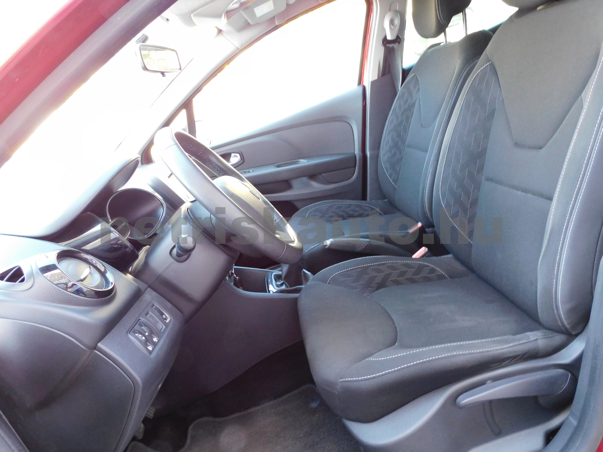 RENAULT Clio 1.2 TCe Limited személygépkocsi - 1197cm3 Benzin 121238 5/12