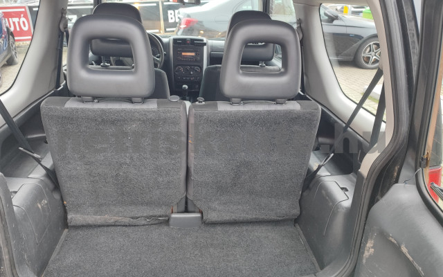 SUZUKI Jimny 1.3 4WD AC CD 15''AW személygépkocsi - 1328cm3 Benzin 121353 10/12