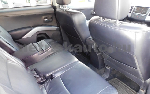 MITSUBISHI Outlander 2.2 D Instyle Navi TC-SST személygépkocsi - 2179cm3 Diesel 121172 10/12