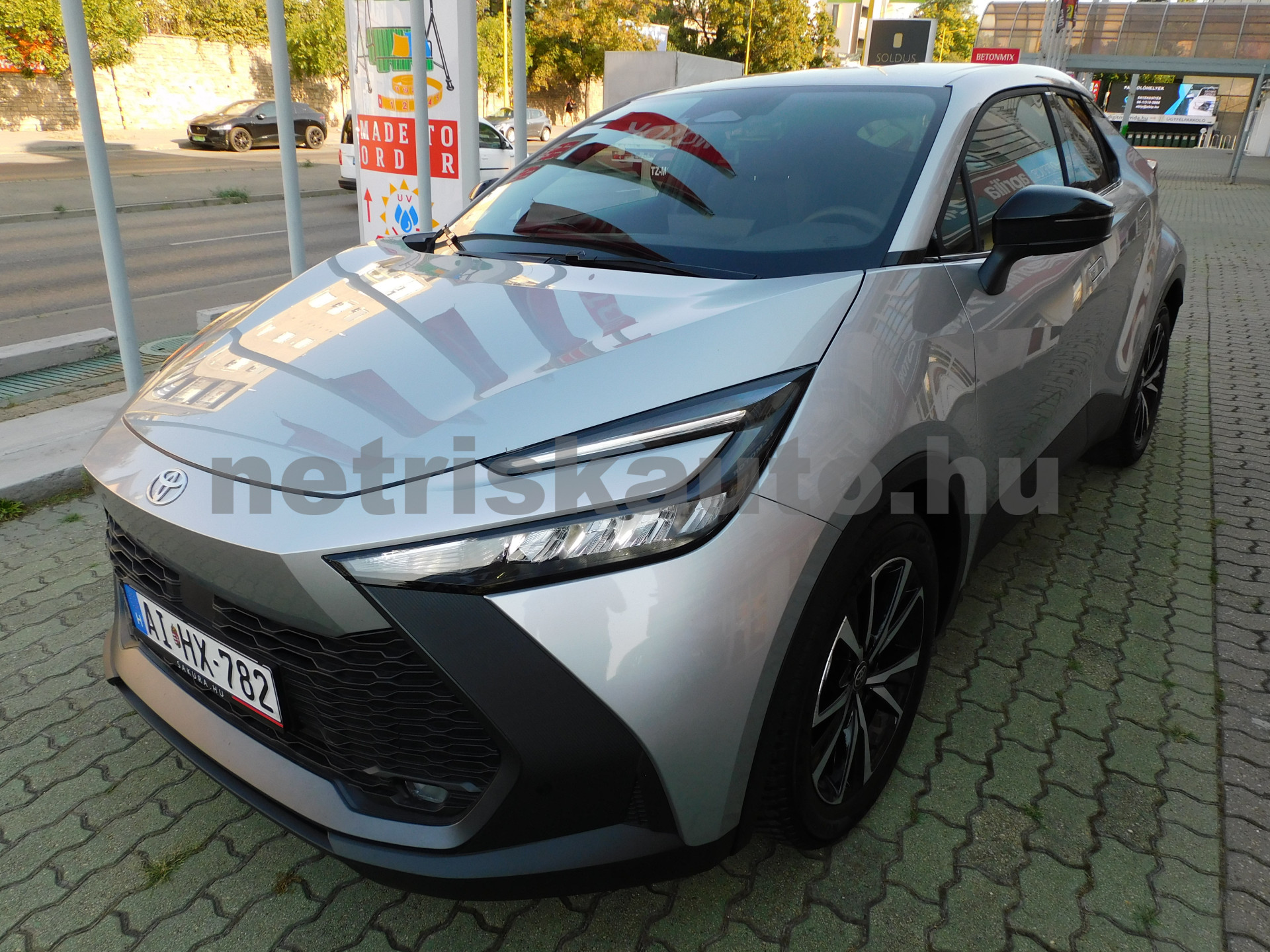 TOYOTA C-HR 1.8 Hybrid Style e-CVT személygépkocsi - 1798cm3 Hybrid 121244 11/12
