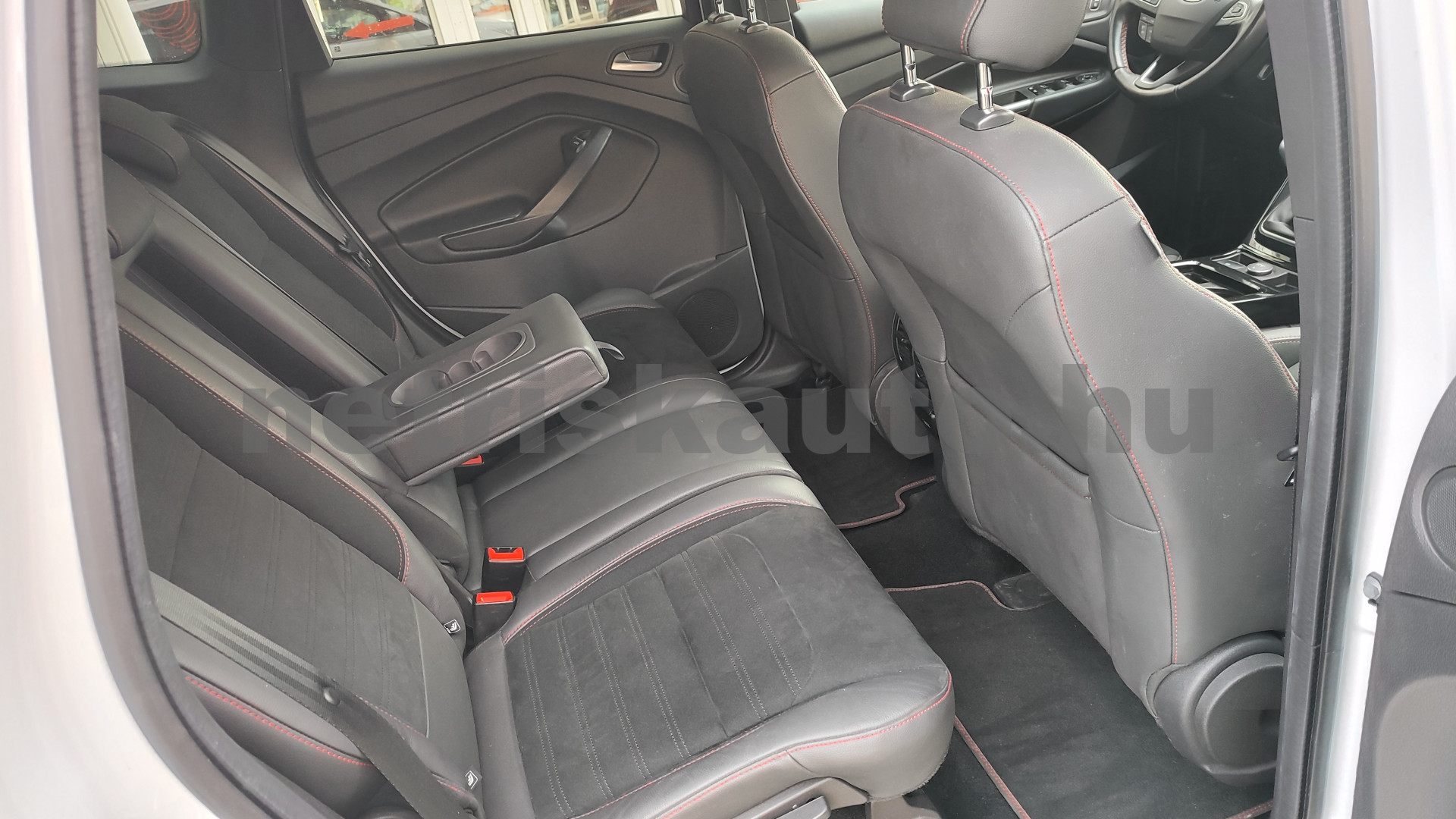 FORD Kuga 2.0 TDCi ST-Line AWD személygépkocsi - 1997cm3 Diesel 121421 10/12