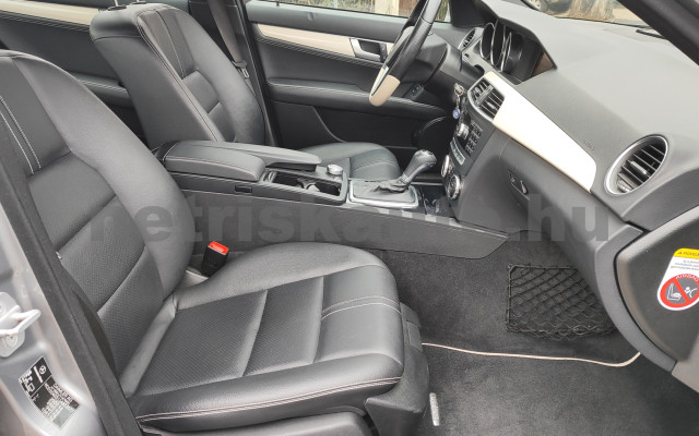 MERCEDES-BENZ C-osztály C 180 BlueEFFICIENCY Avantgarde Aut személygépkocsi - 1595cm3 Benzin 121402 8/12