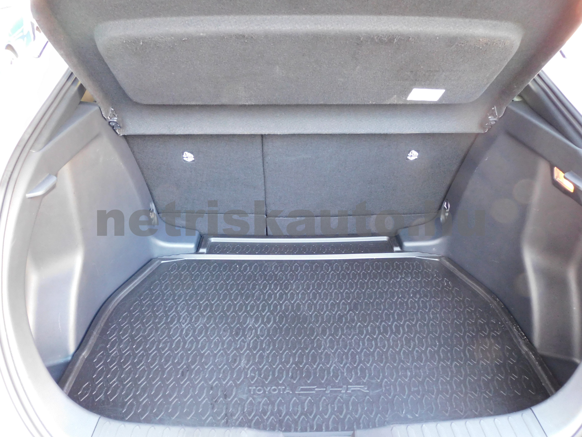 TOYOTA C-HR 1.8 Hybrid Style e-CVT személygépkocsi - 1798cm3 Hybrid 121244 10/12