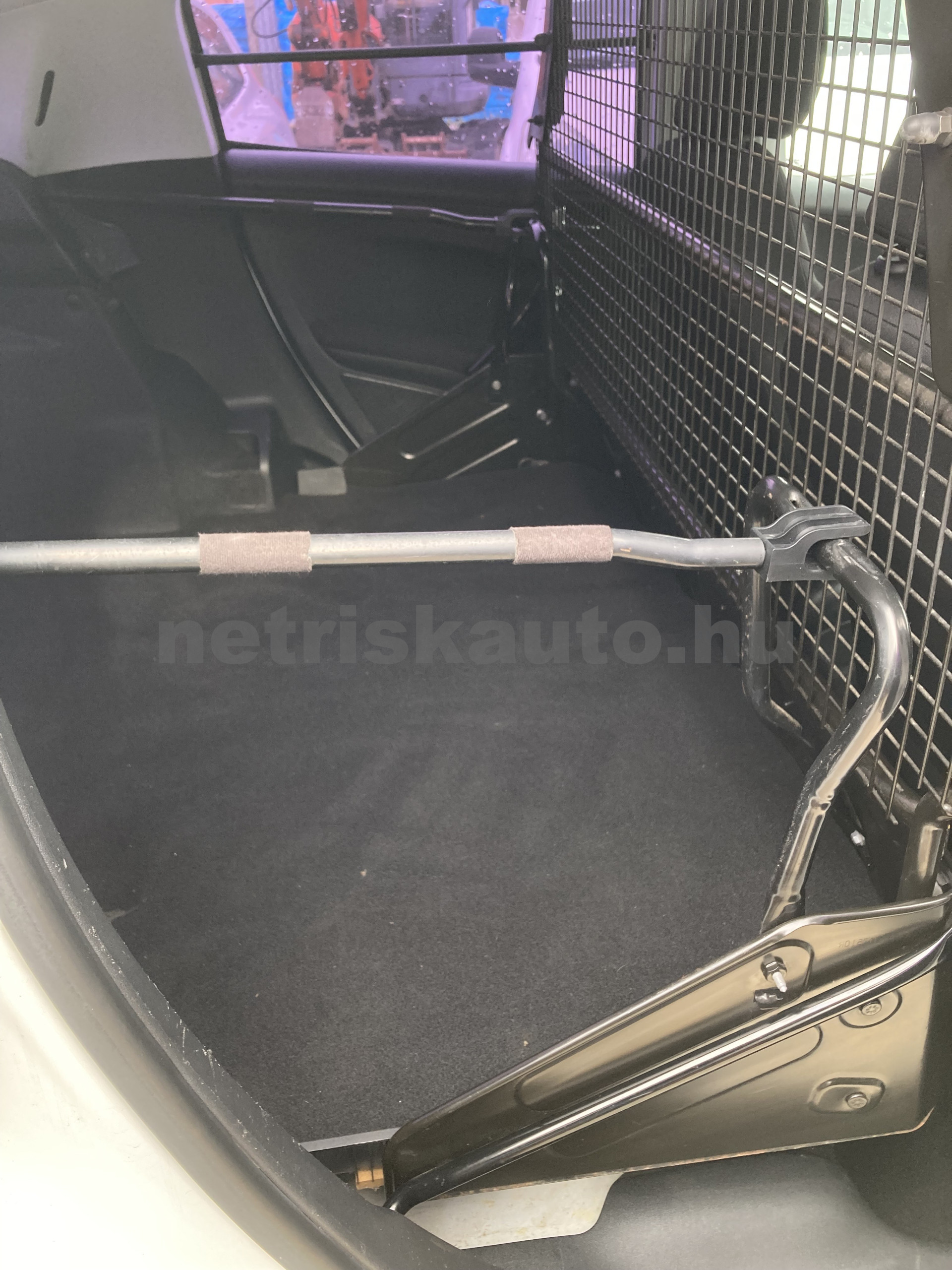 PEUGEOT 208 1.6 BlueHDi Van tehergépkocsi 3,5t össztömegig - 1560cm3 Diesel 121218 9/10