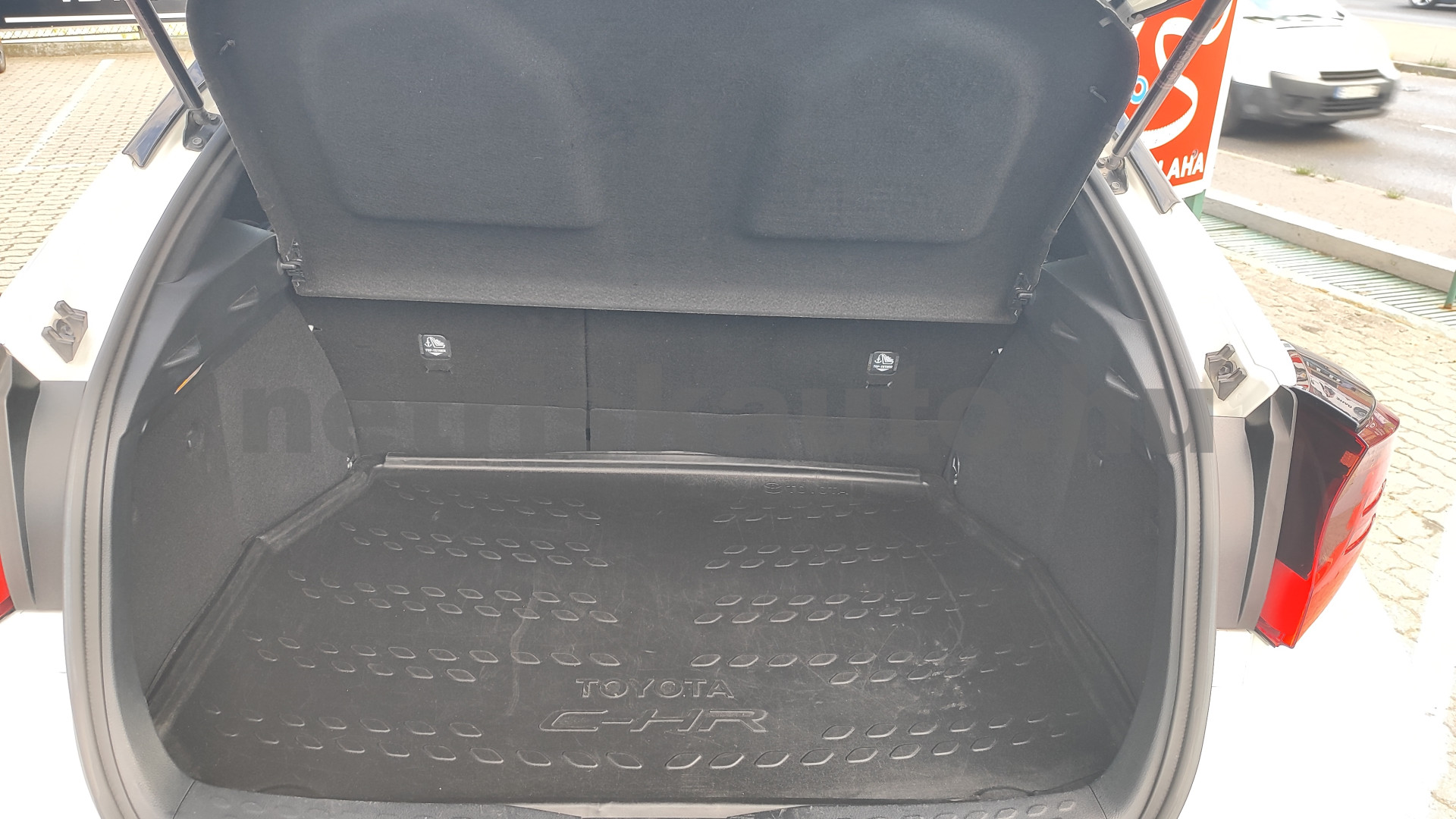 TOYOTA C-HR 2.0 Hybrid GR Sport e-CVT személygépkocsi - 1987cm3 Hybrid 121532 10/12