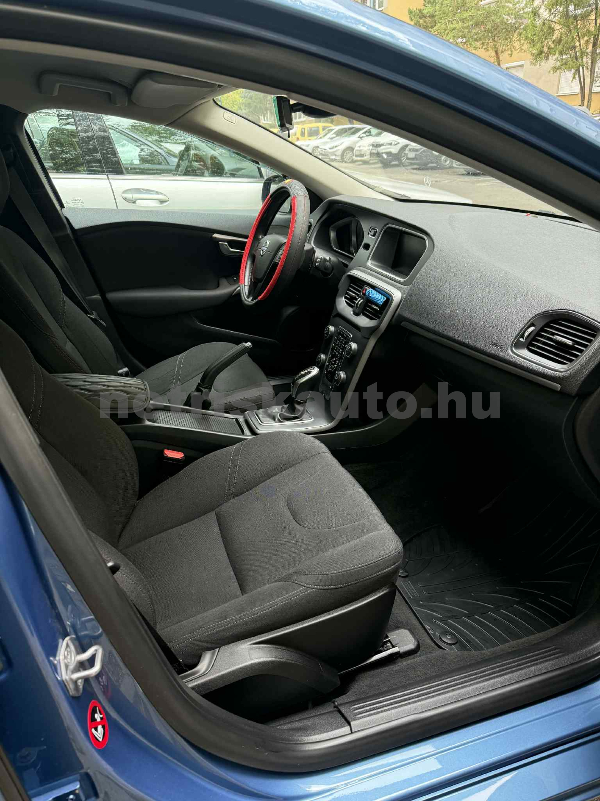 VOLVO V40 1.6 D [D2] Ocean Race Powershift személygépkocsi - 1560cm3 Diesel 121230 7/8