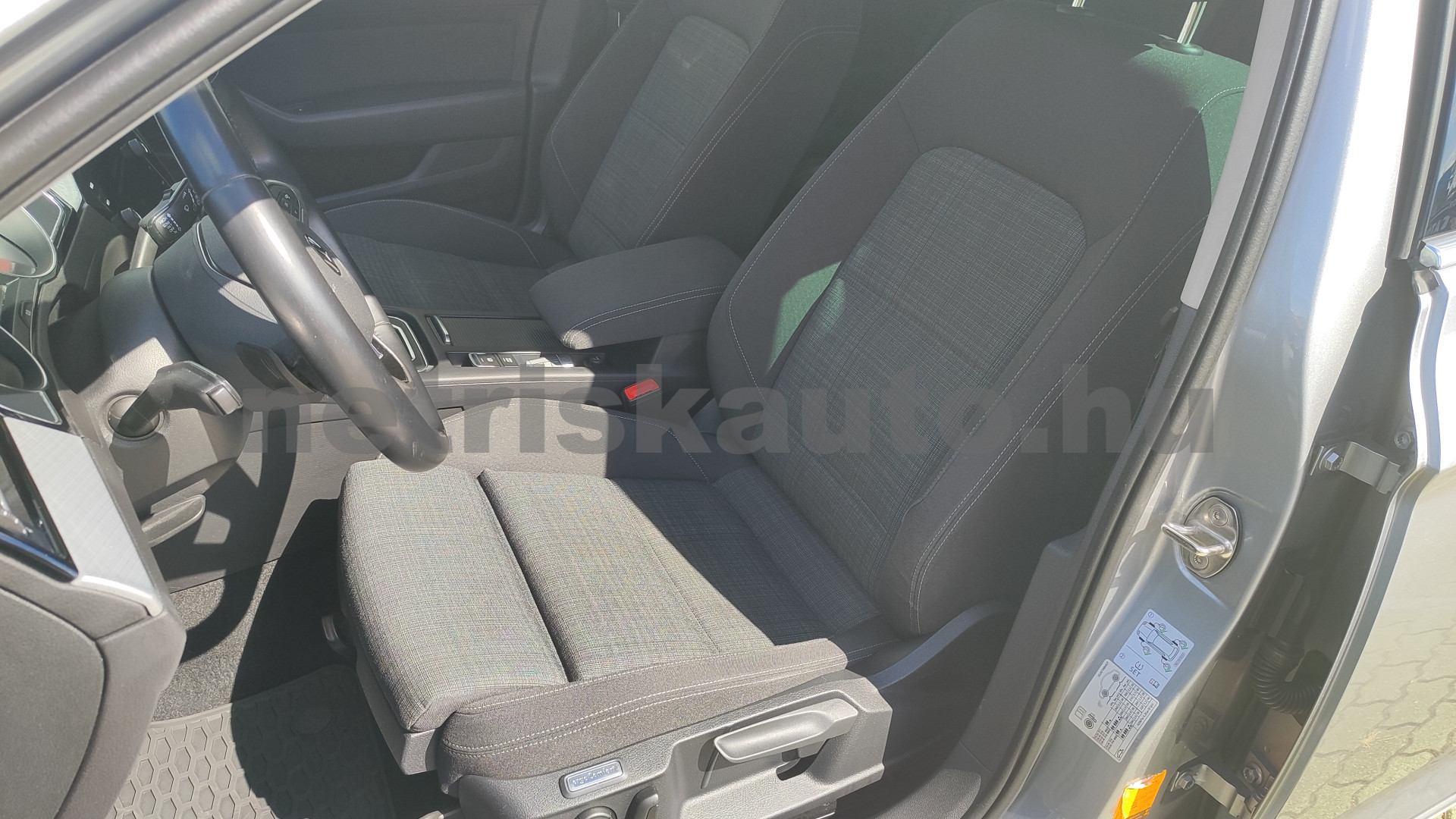 VW Passat 2.0 TDI SCR Business DSG személygépkocsi - 1968cm3 Diesel 121560 5/12