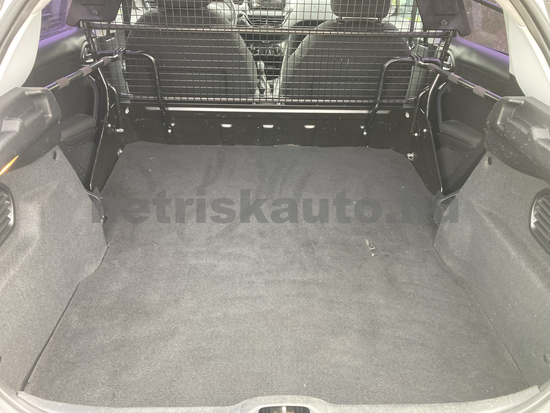 PEUGEOT 208 1.6 BlueHDi Van tehergépkocsi 3,5t össztömegig - 1560cm3 Diesel 121218 10/10