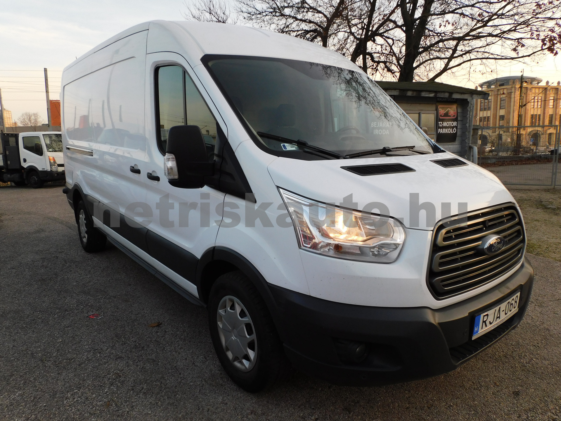 FORD Transit 2.0 TDCi 350 LWB Trend tehergépkocsi 3,5t össztömegig - 1995cm3 Diesel 121006 1/12