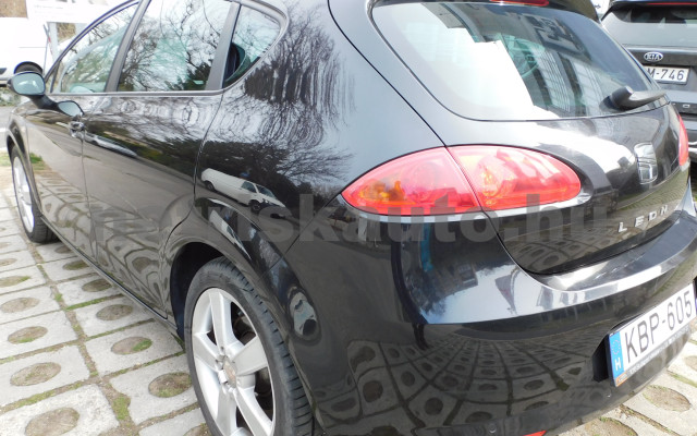 SEAT Leon 2.0 TFSI Stylance Sport személygépkocsi - 1984cm3 Benzin 120034 2/12