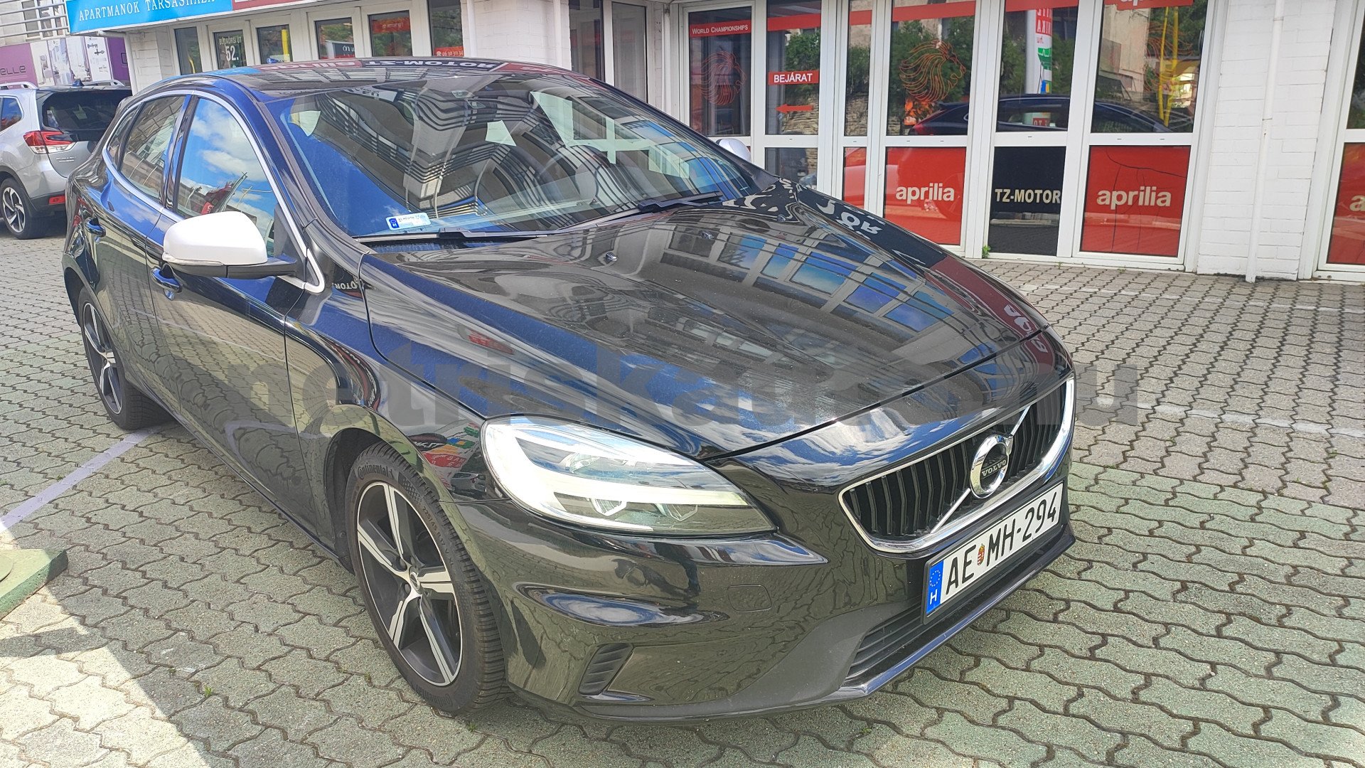 VOLVO V40 2.0 D [D3] R-Design Geartronic személygépkocsi - 1969cm3 Diesel 121501 1/12